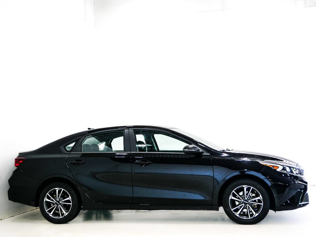 Used 2024 Kia Forte LXS w/ LXS Technology Package FWD image 4