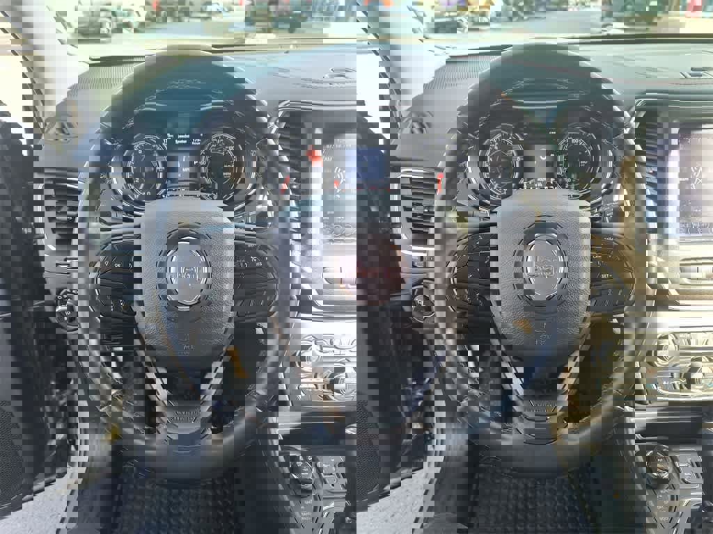 Used 2019 Jeep Cherokee Trailhawk w/ Comfort/Convenience Group image 14