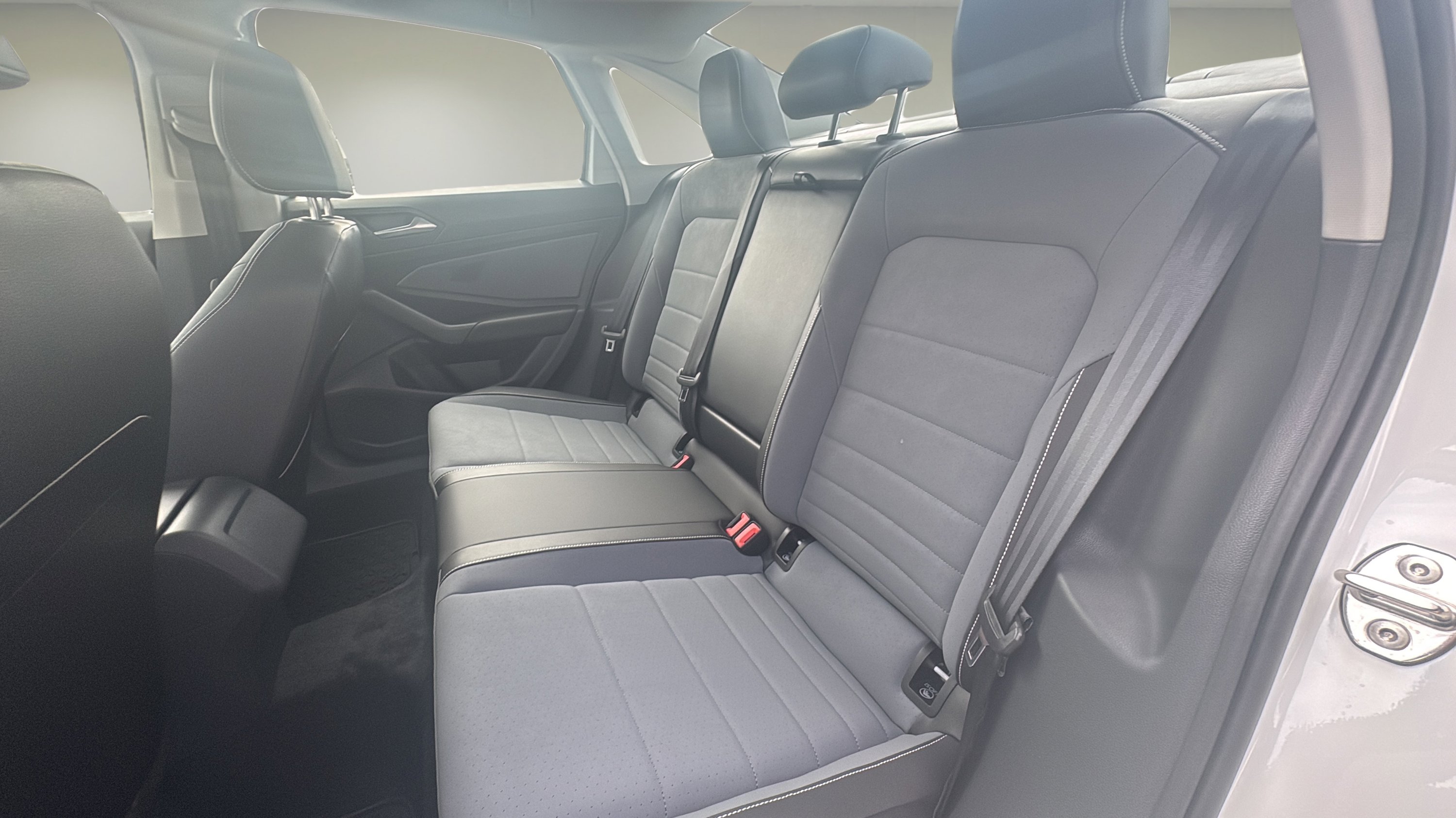 Used 2026 Volkswagen Jetta SE FWD image 15