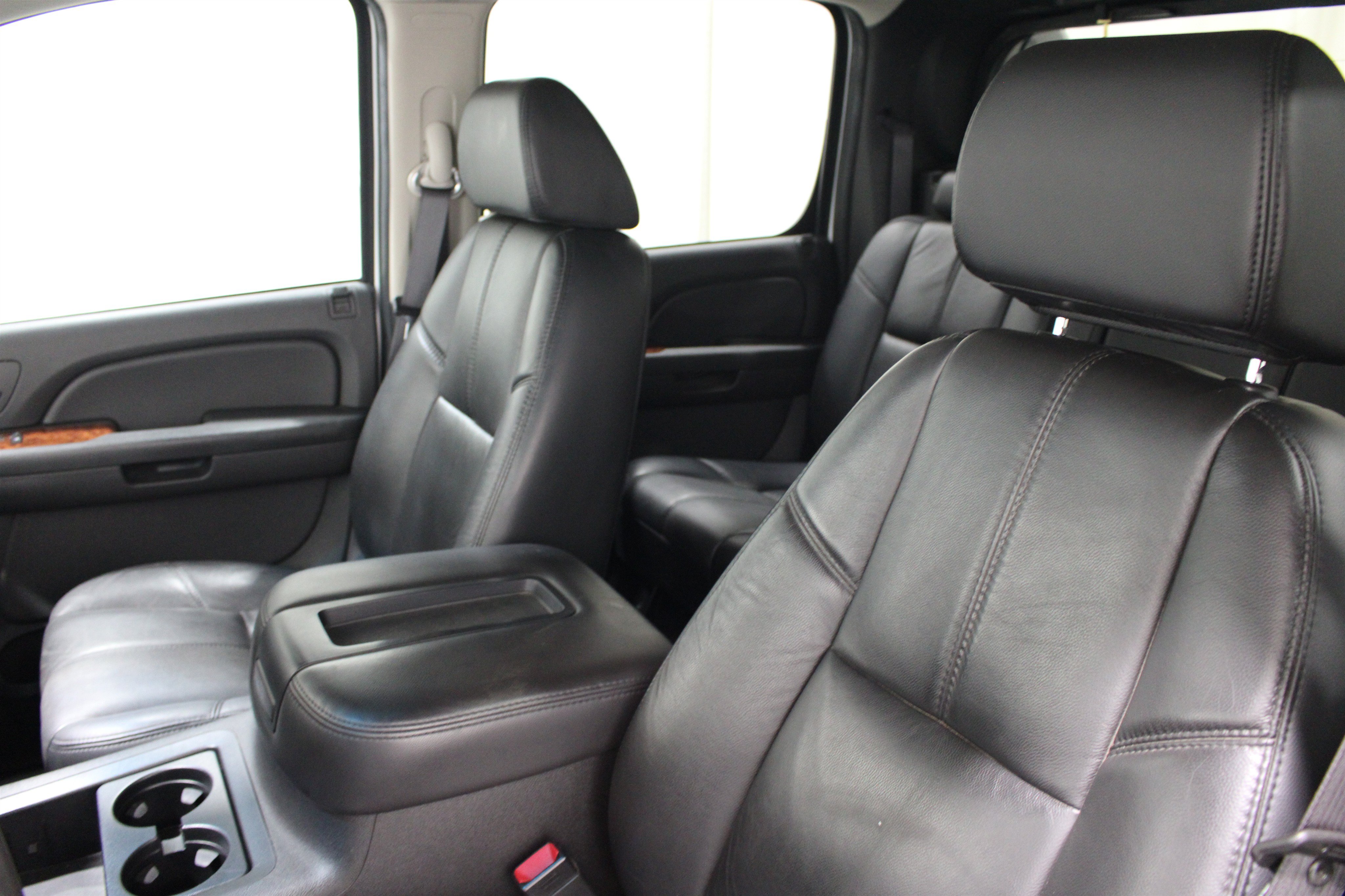 Used 2007 Chevrolet Avalanche LTZ w/ LTZ Preferred Equipment Group AWD/4WD image 4