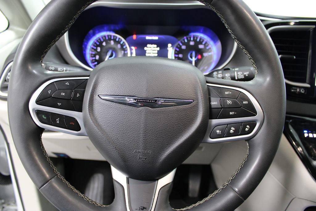Used 2024 Chrysler Pacifica Touring-L image 24