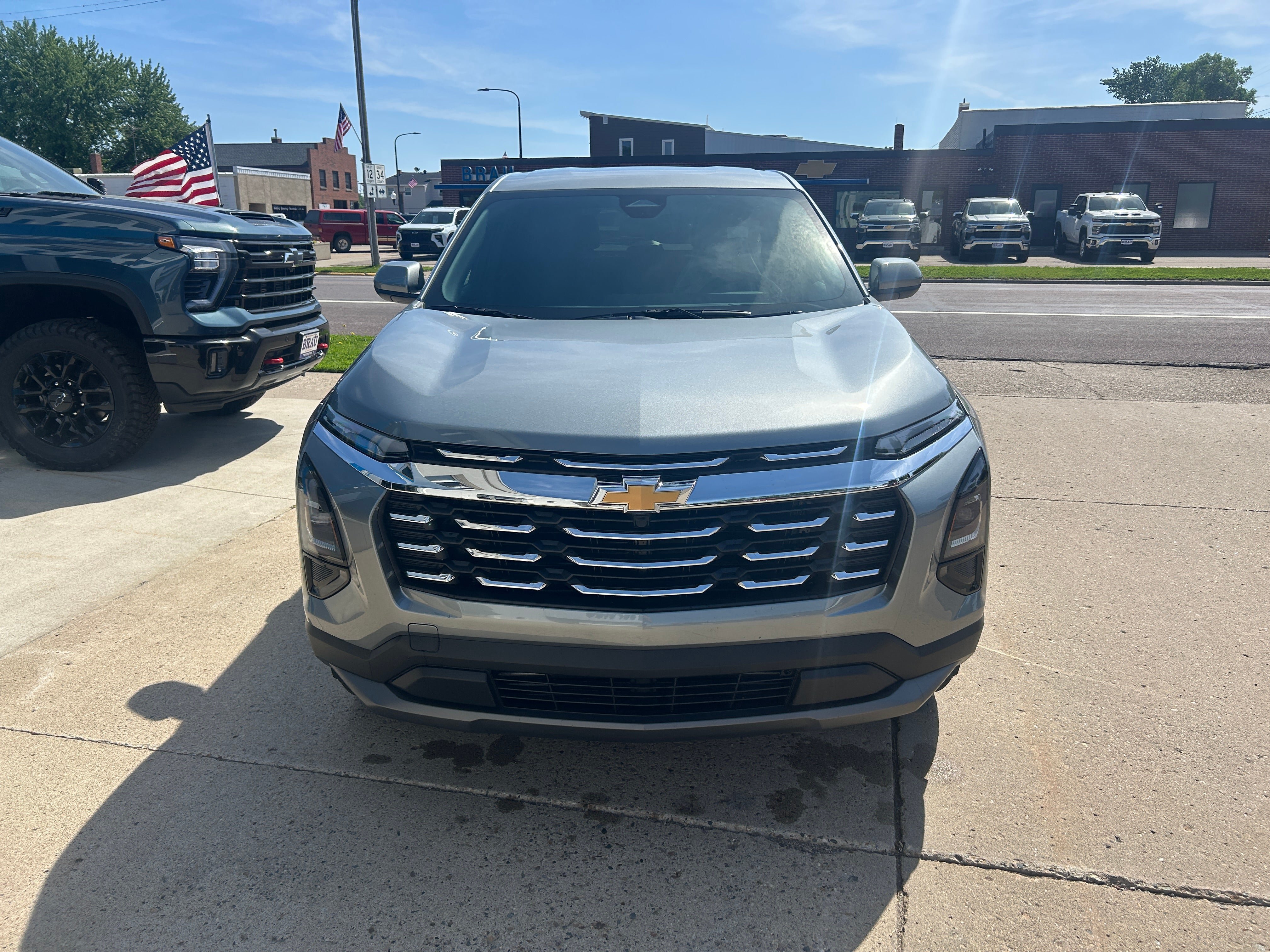 New 2026 Chevrolet Equinox LT w/ Convenience Package II AWD/4WD image 3