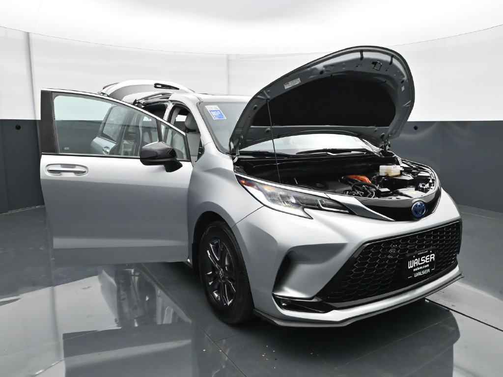 Used 2024 Toyota Sienna XSE AWD/4WD image 38