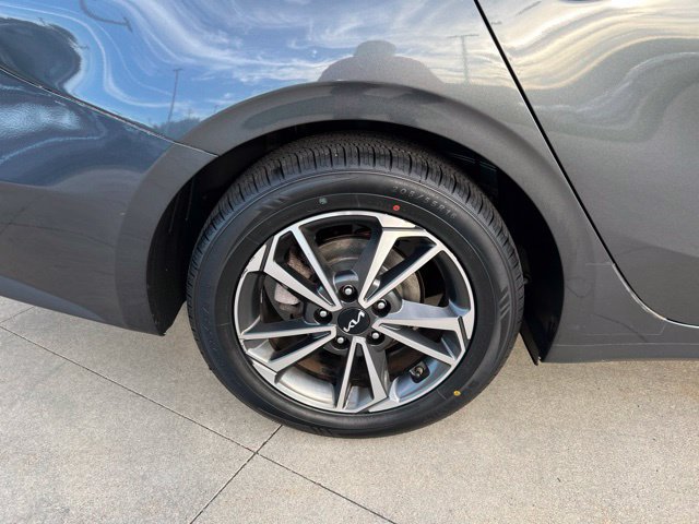 Used 2022 Kia Forte LXS w/ LXS Technology Package FWD image 16