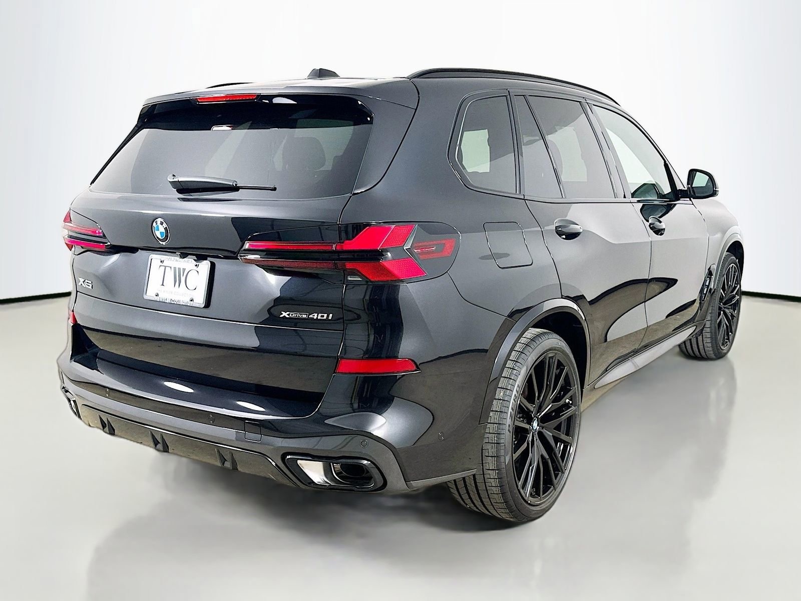 New 2026 BMW X5 xDrive40i w/ M Sport Package AWD/4WD image 5