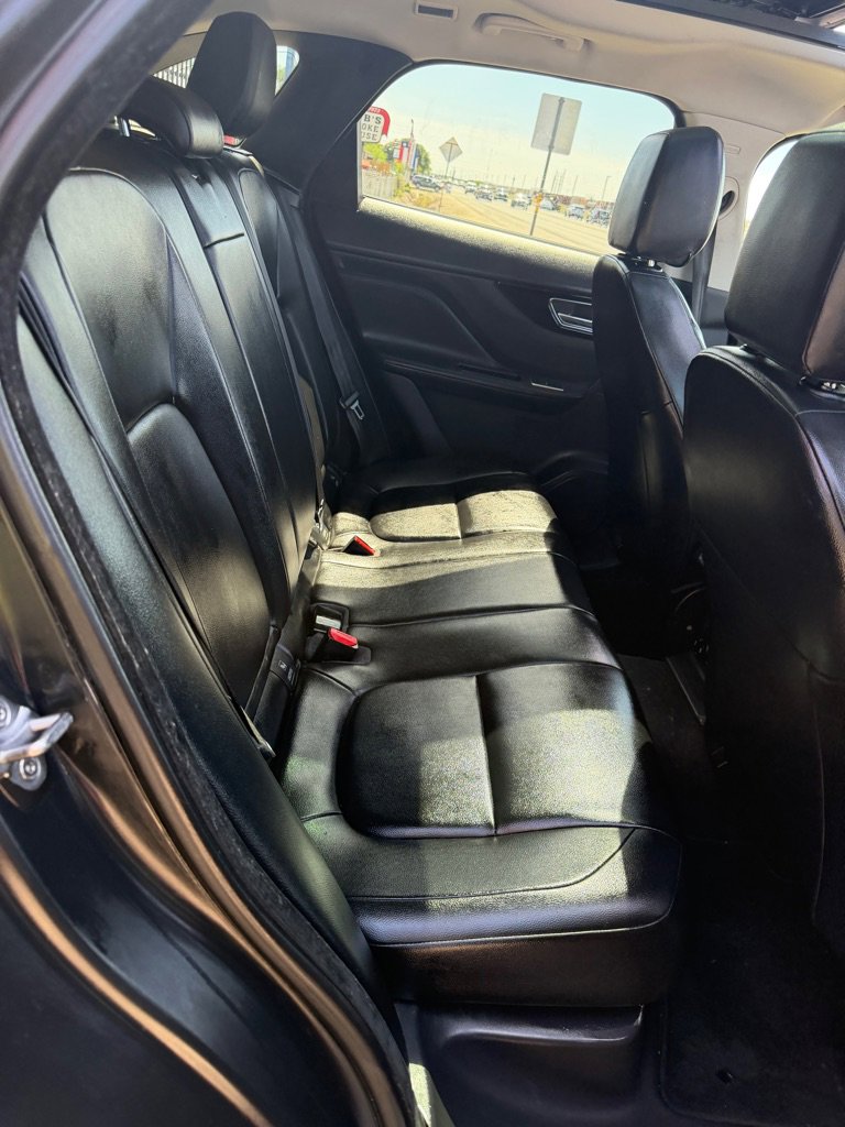 Used 2017 Jaguar F-PACE Premium image 37