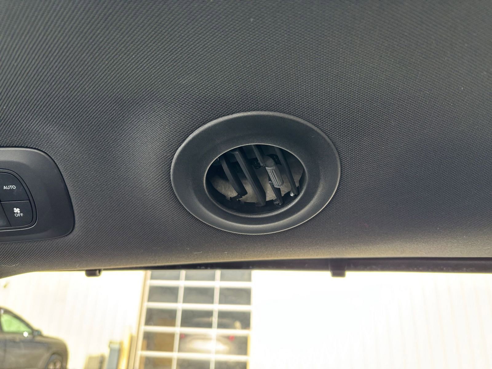 Used 2025 Chrysler Pacifica Limited image 27