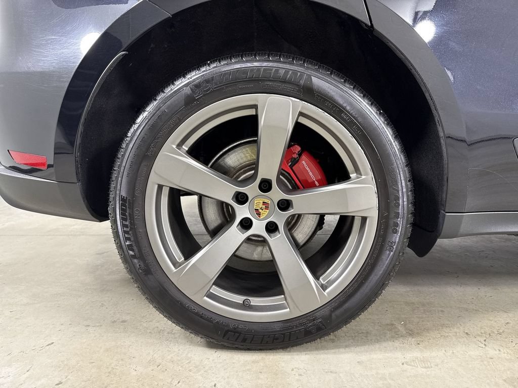 Certified 2022 Porsche Macan S AWD/4WD image 16