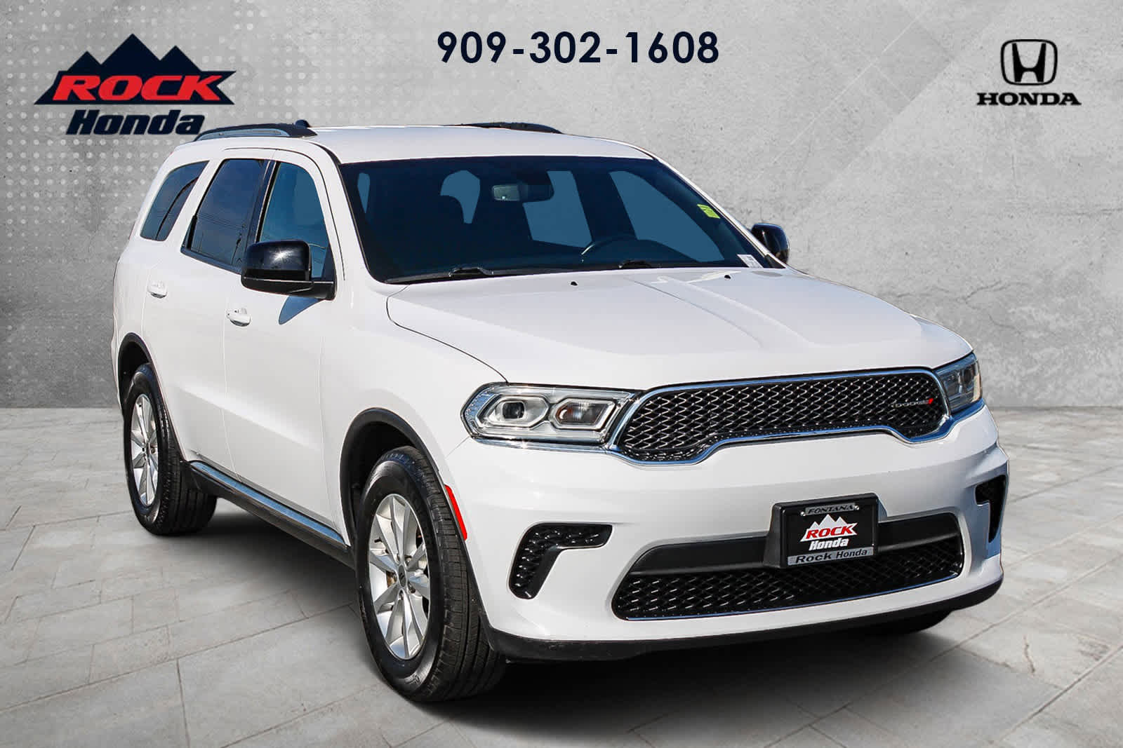 Used 2023 Dodge Durango SXT image 3