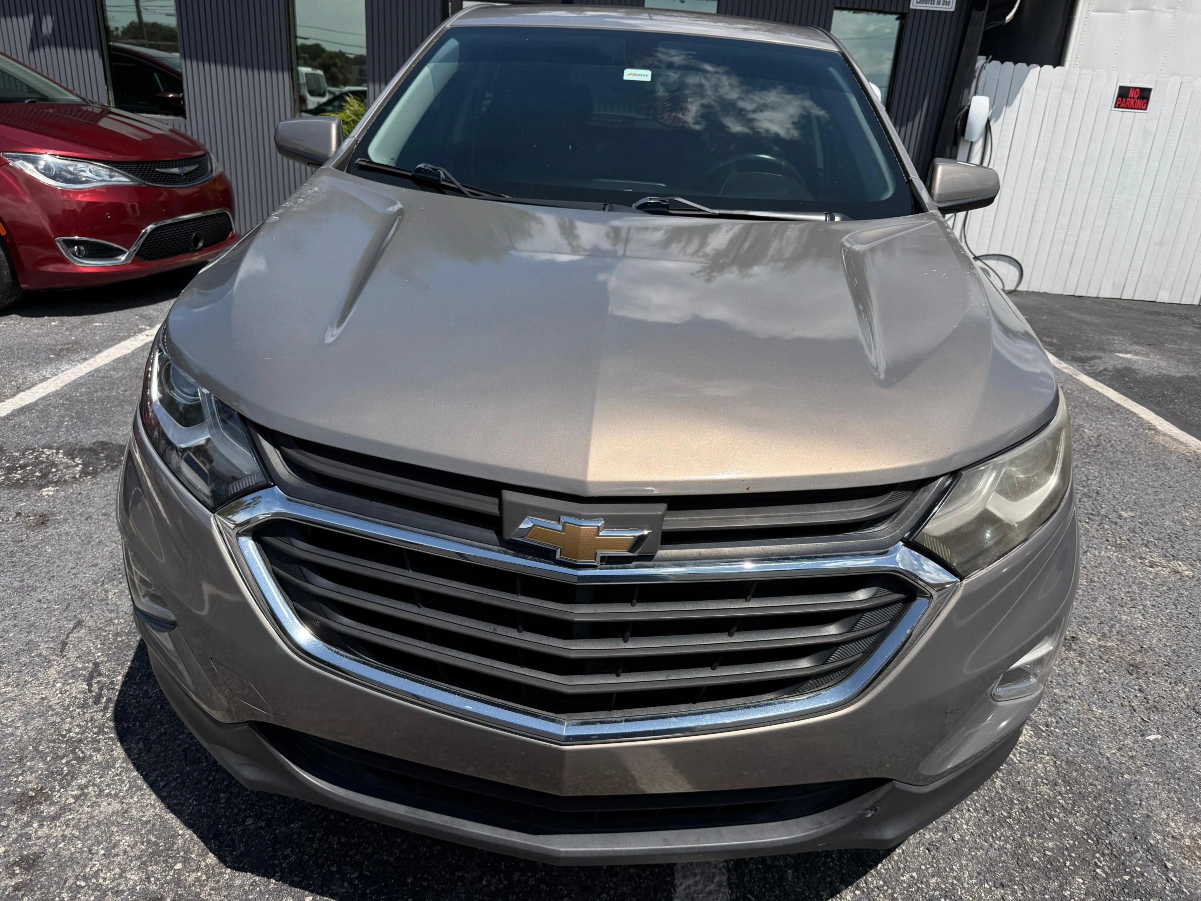 Used 2018 Chevrolet Equinox LT FWD image 2