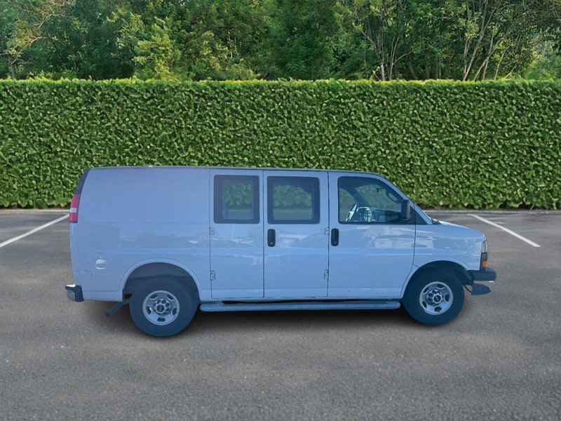 Used 2018 GMC Savana 2500 w/ Driver Convenience Package image 2