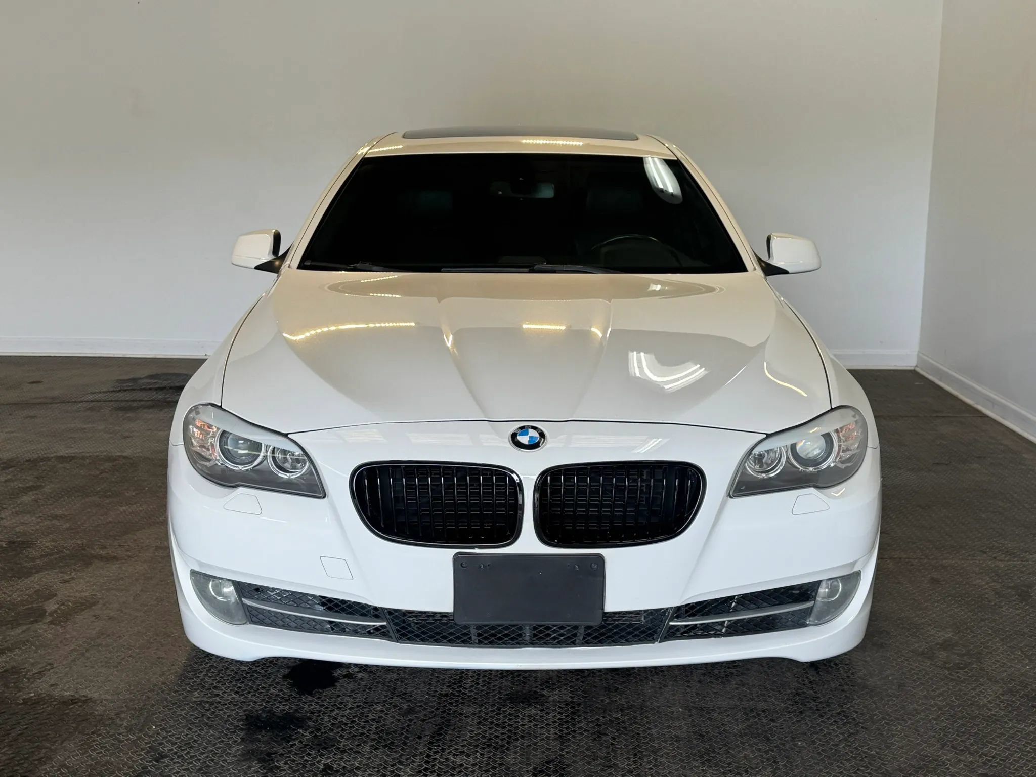 Used 2011 BMW 528i Sedan RWD image 2