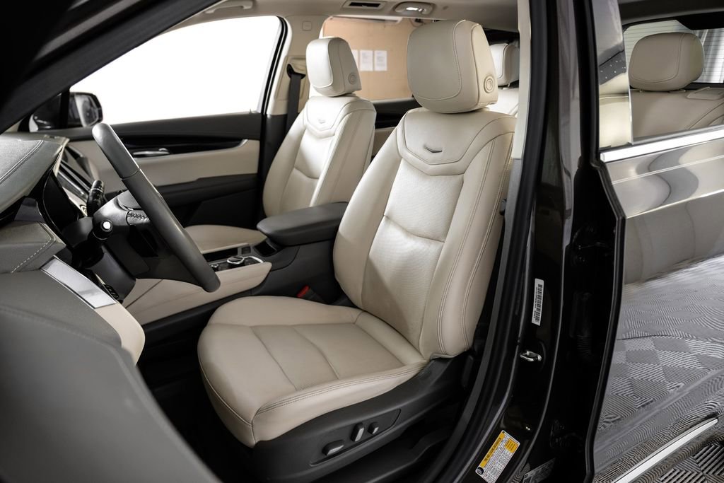 Used 2020 Cadillac XT6 Premium Luxury image 32