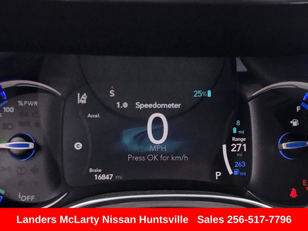 Used 2025 Chrysler Pacifica Pinnacle FWD image 29