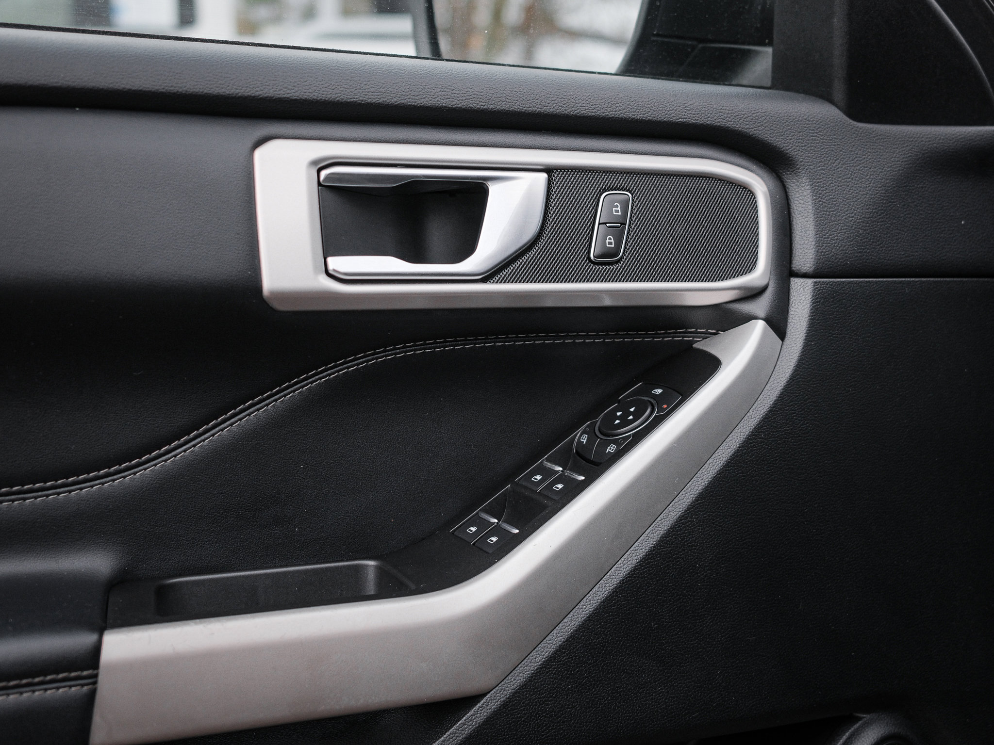 Used 2022 Ford Explorer XLT w/ Equipment Group 202A image 15