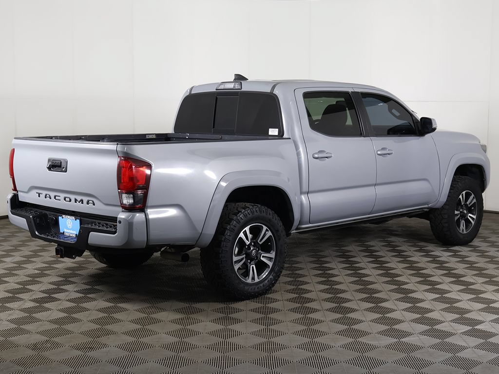 Used 2018 Toyota Tacoma TRD Sport AWD/4WD image 12