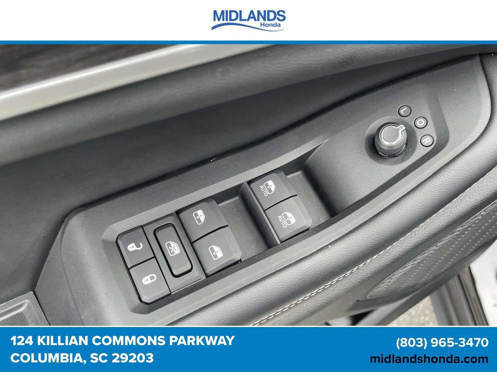 Used 2025 Jeep Grand Cherokee Limited AWD/4WD image 16