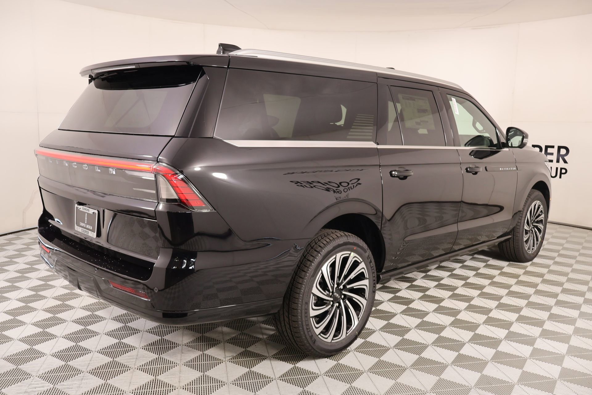 New 2026 Lincoln Navigator L Black Label AWD/4WD image 22