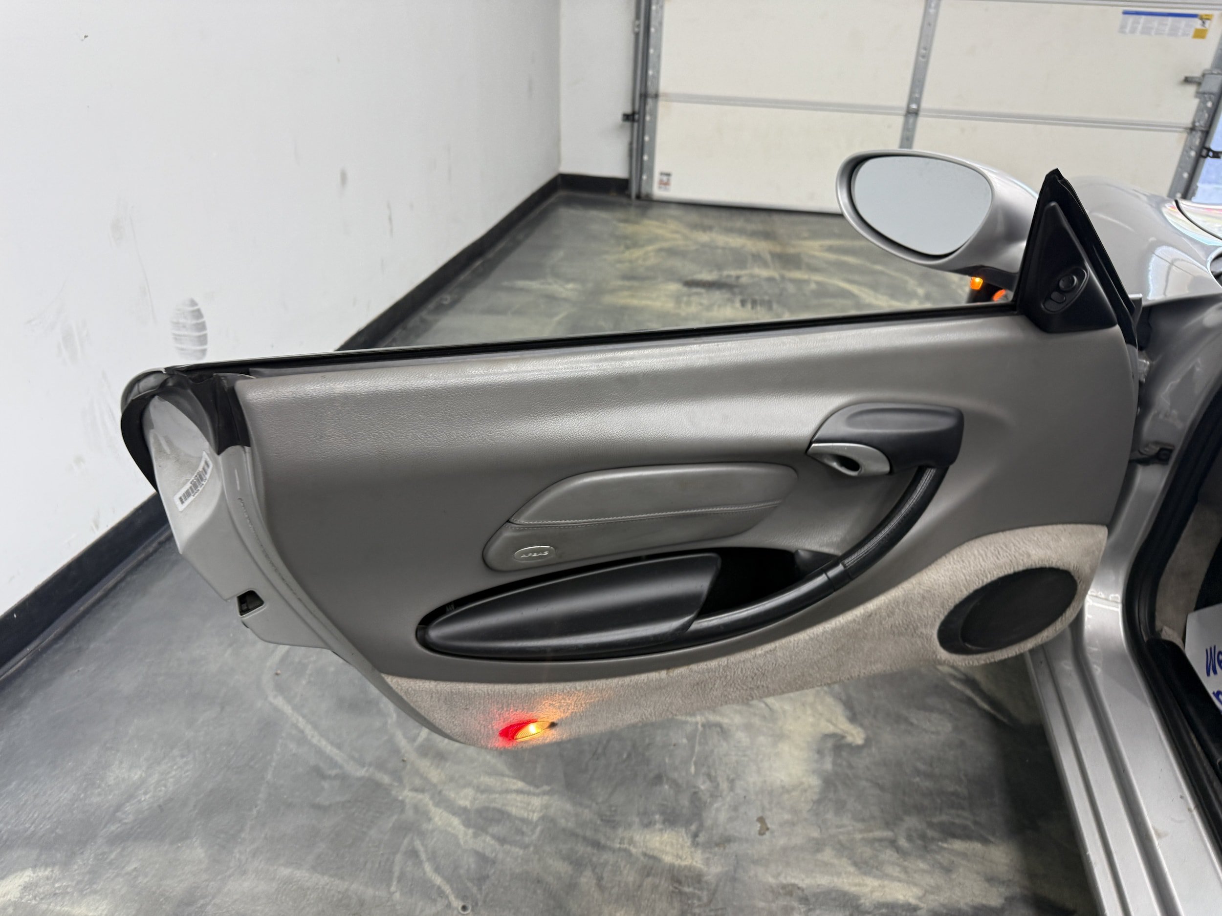 Used 2000 Porsche Boxster RWD image 9
