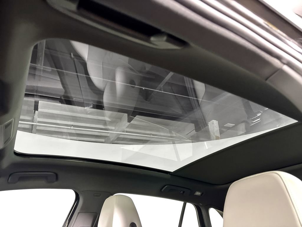 Used 2021 Volkswagen ID.4 Pro S w/ Gradient Package image 19