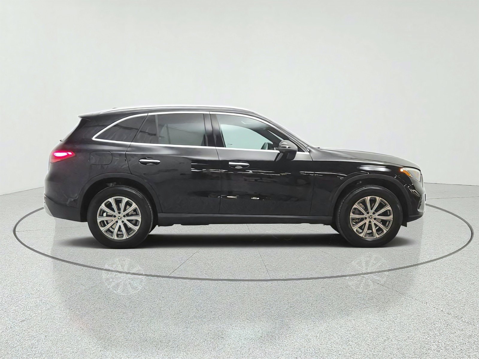 Certified 2026 Mercedes-Benz GLC 300 image 4