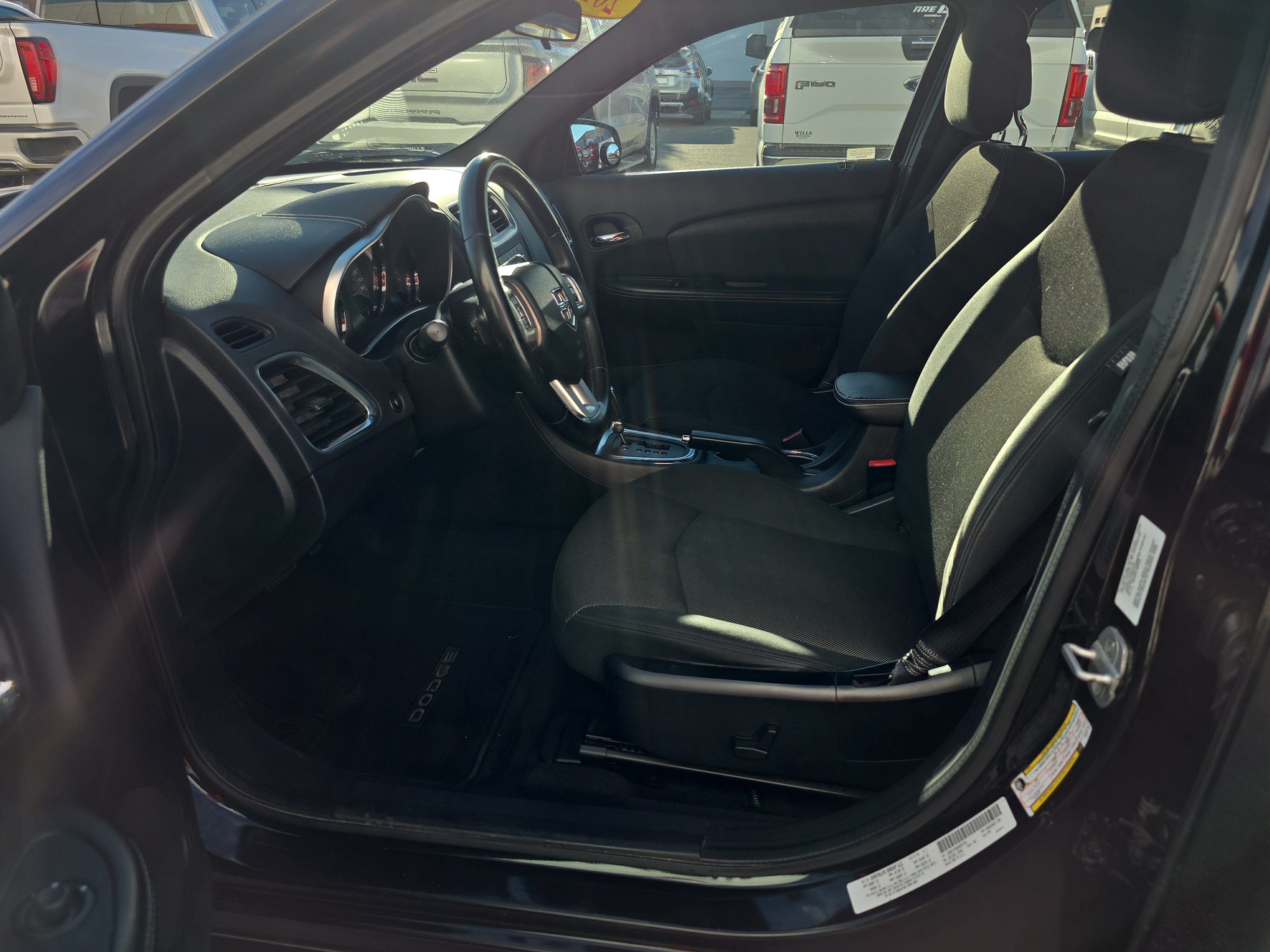 Used 2011 Dodge Avenger Mainstreet FWD image 2