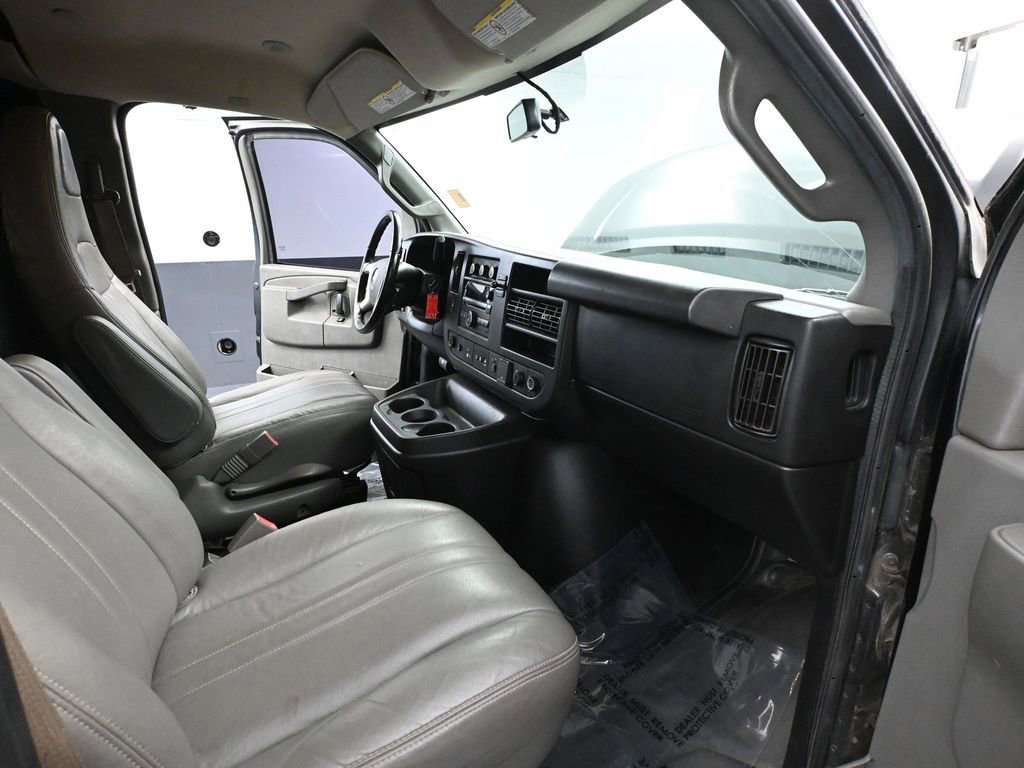 Used 2018 GMC Savana 2500 image 41