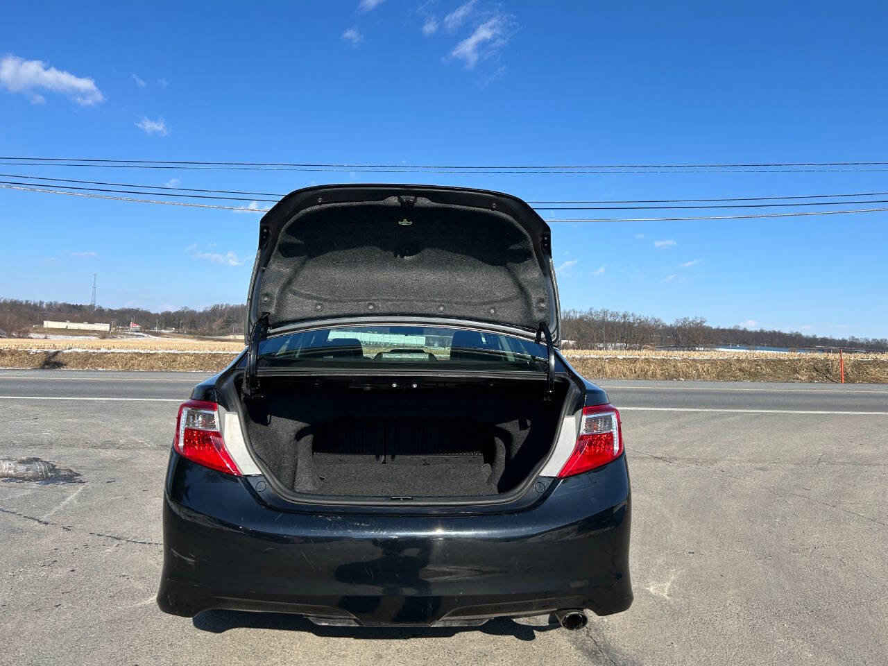 Used 2014 Toyota Camry SE w/ Moonroof Package FWD image 12