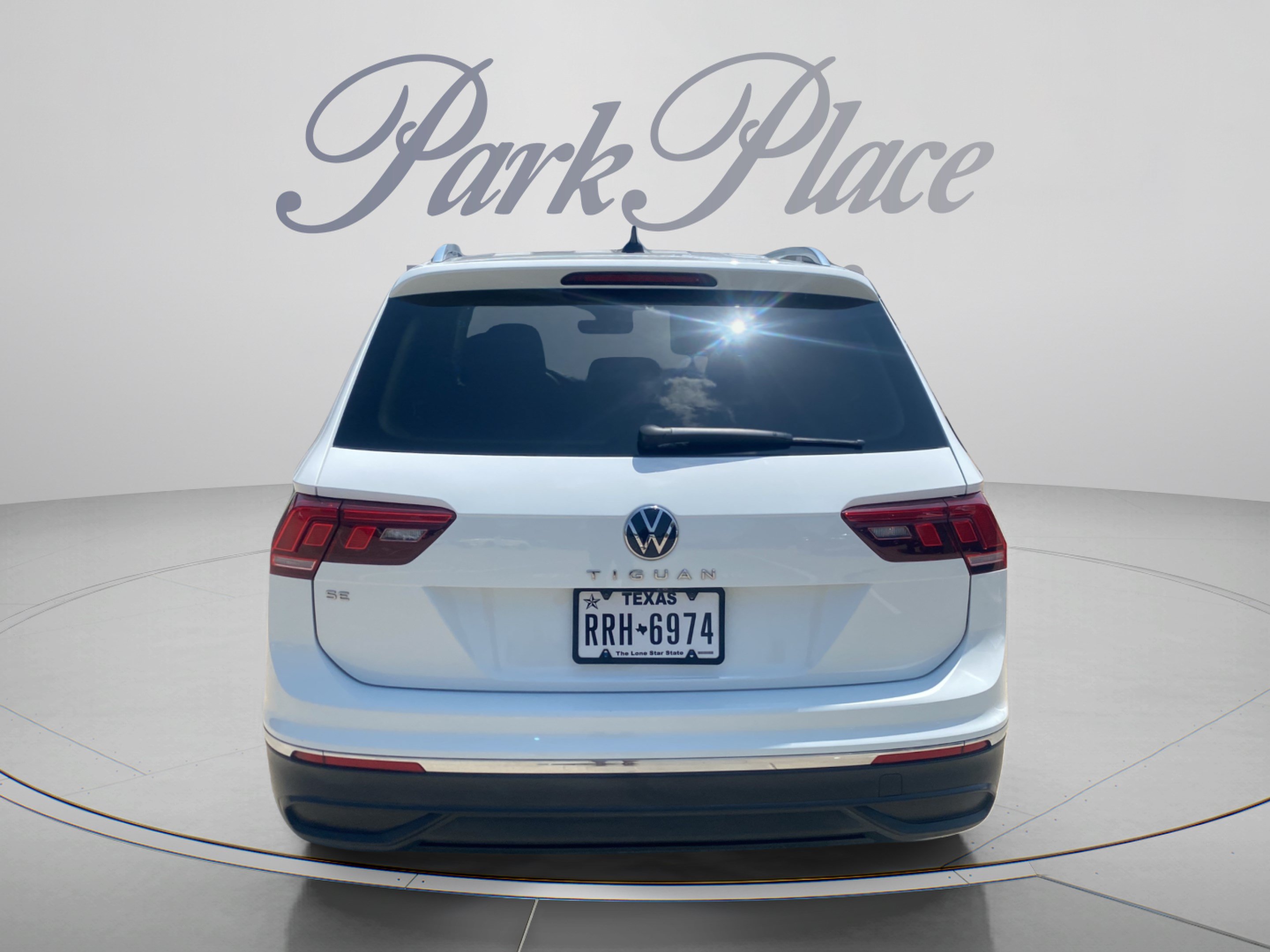 Used 2022 Volkswagen Tiguan SE FWD image 4