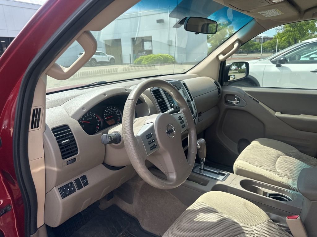 Used 2015 Nissan Frontier SV image 9