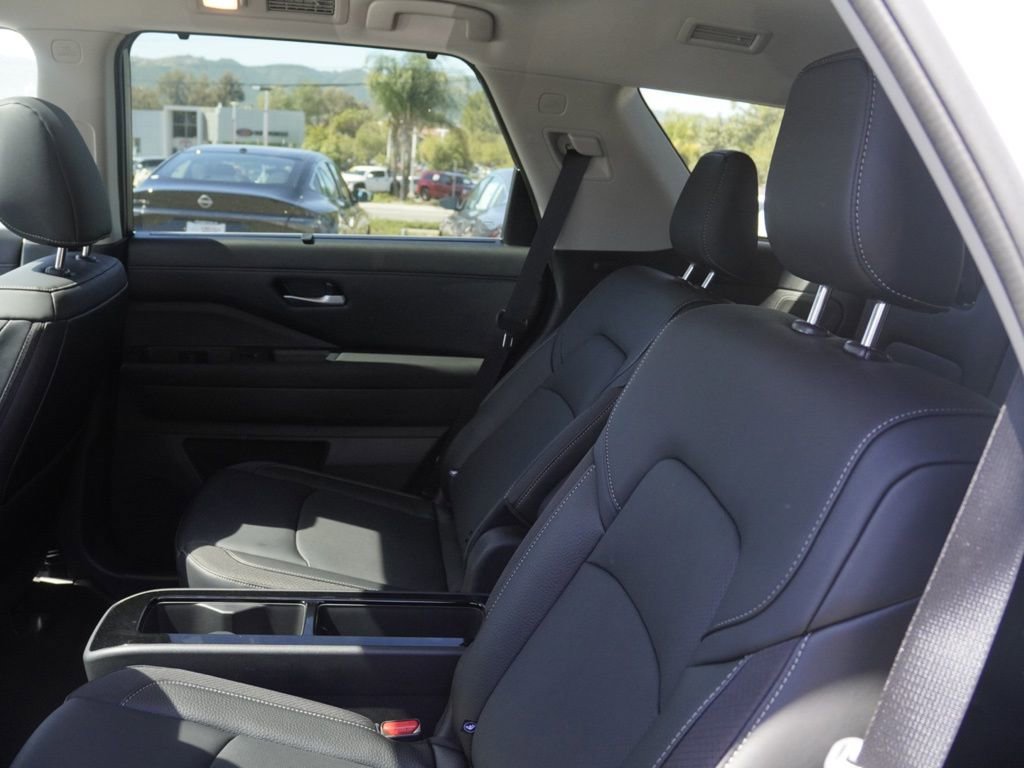 New 2026 Nissan Pathfinder SL w/ SL Premium Package AWD/4WD image 17