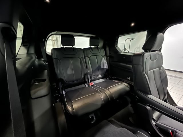 Used 2025 Jeep Grand Cherokee L Limited image 15