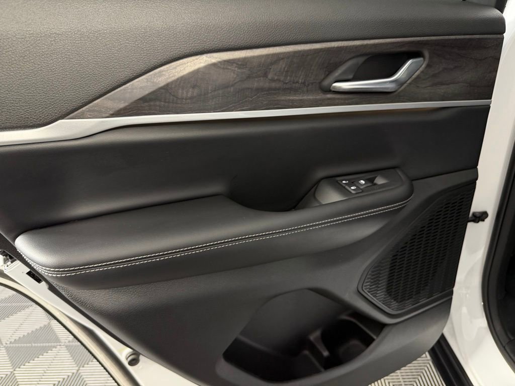 Certified 2025 Jeep Grand Cherokee Limited image 27