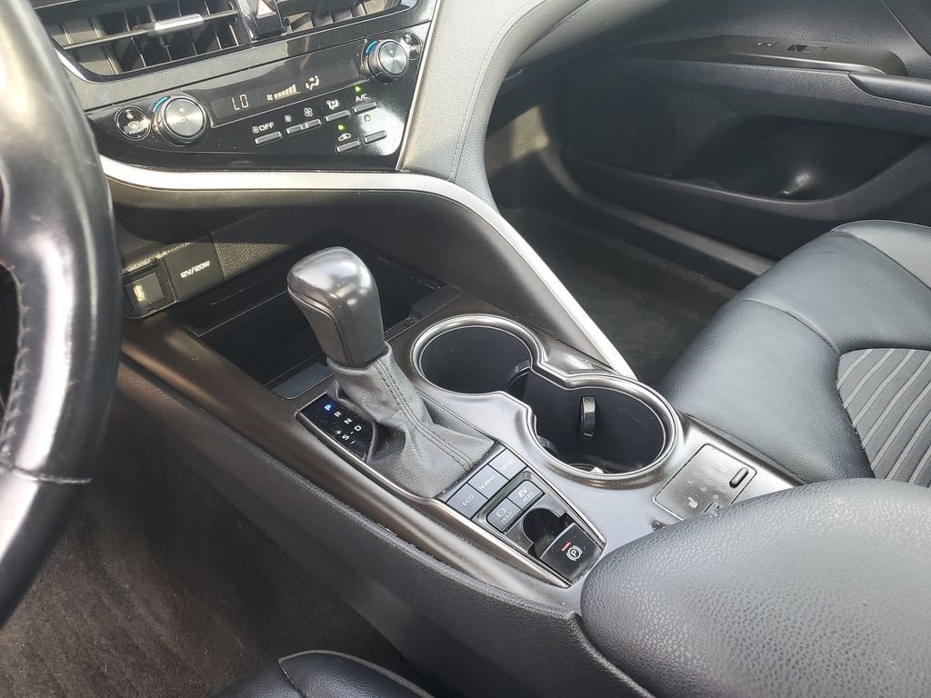 Used 2021 Toyota Camry SE w/ Cold Weather Package FWD image 20