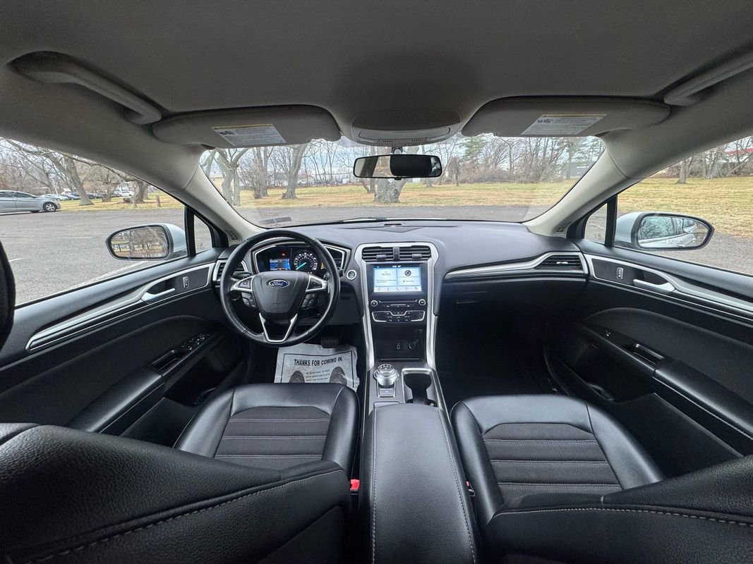 Used 2017 Ford Fusion SE w/ Equipment Group 201A image 12