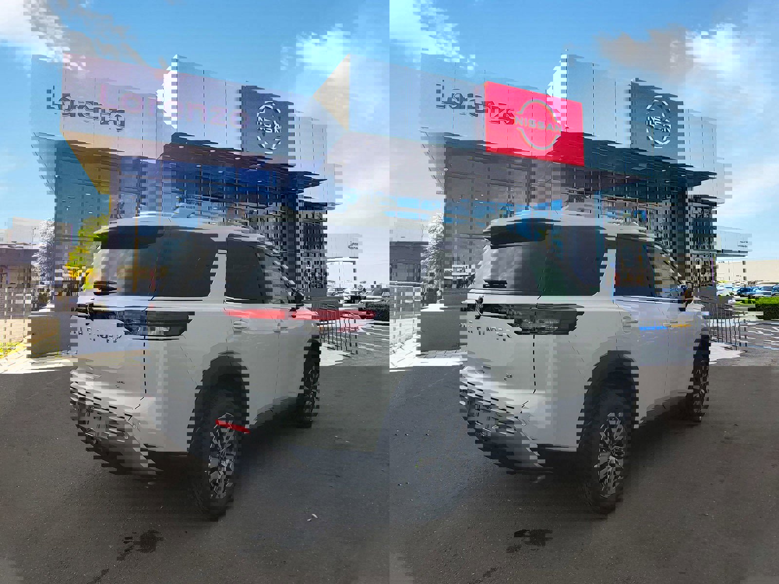 New 2025 Nissan Pathfinder SL image 4