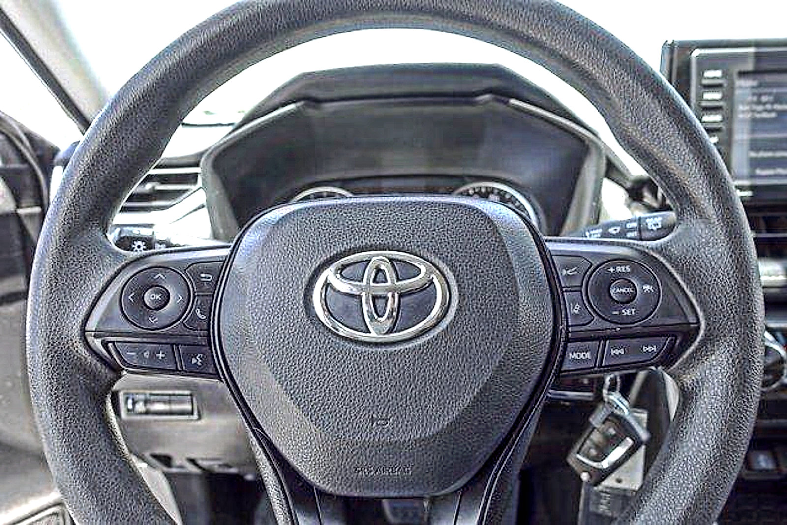 Used 2021 Toyota RAV4 LE AWD/4WD image 12