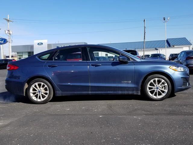 Used 2019 Ford Fusion SE image 4