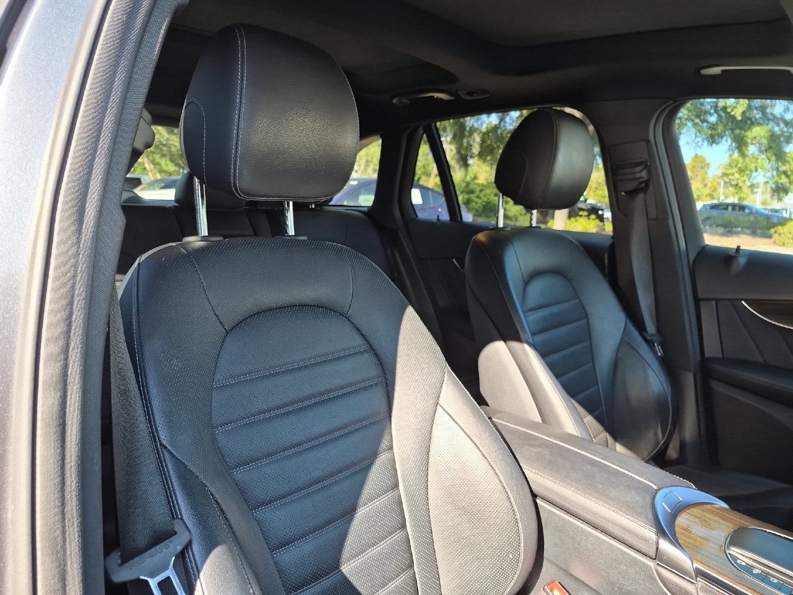 Used 2021 Mercedes-Benz GLC 300 4MATIC image 34