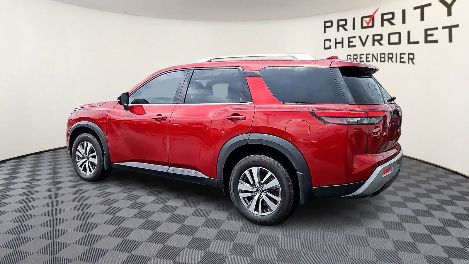 Used 2023 Nissan Pathfinder SL w/ Lighting Package (N92) AWD/4WD image 6