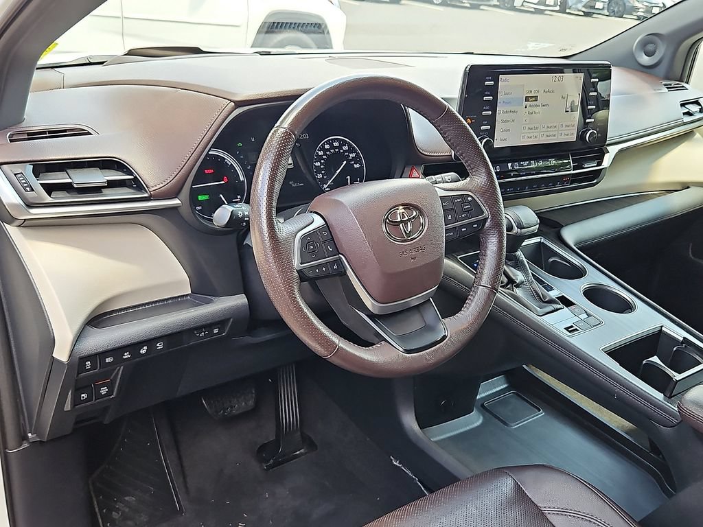 Used 2021 Toyota Sienna Platinum AWD/4WD image 27
