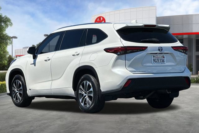 Used 2020 Toyota Highlander XLE AWD/4WD image 7