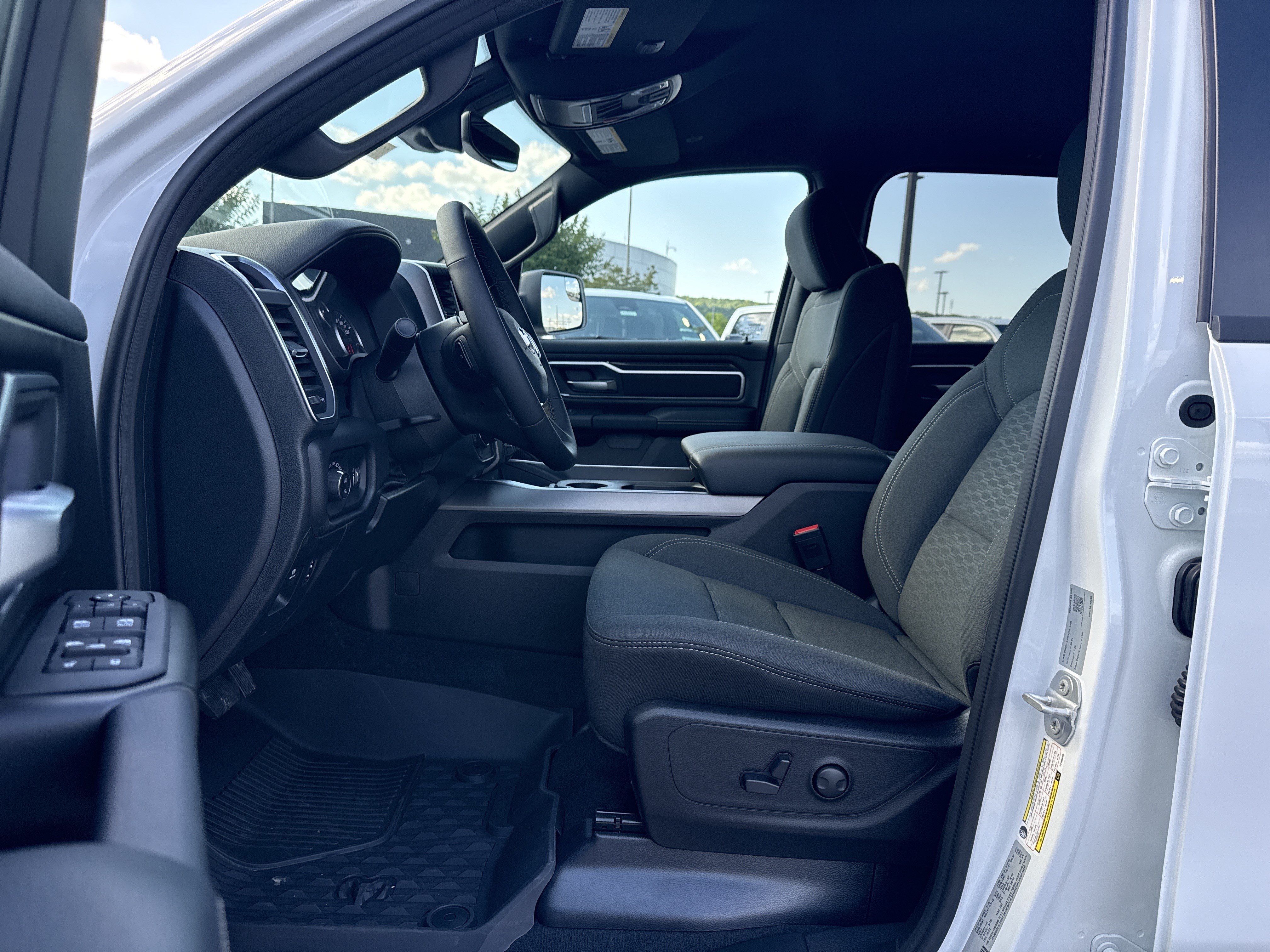 New 2026 RAM 1500 Big Horn AWD/4WD image 9