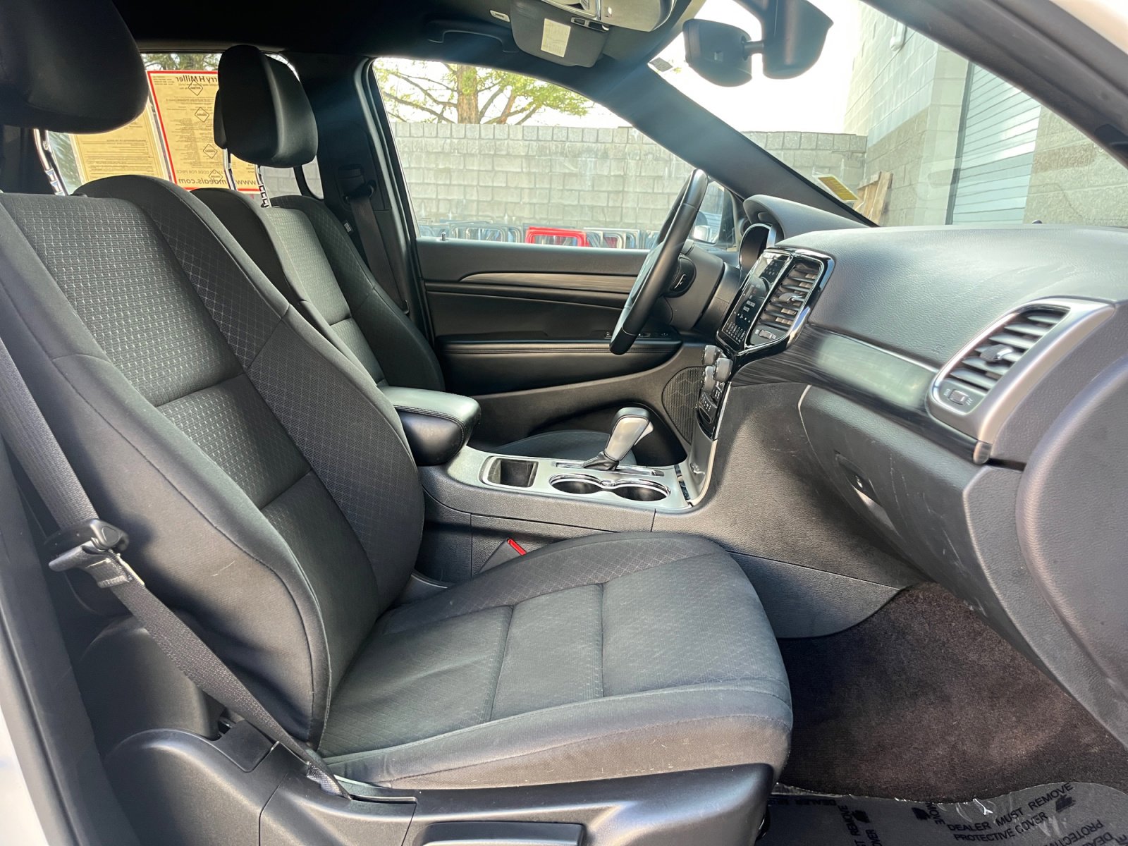 Used 2019 Jeep Grand Cherokee Laredo w/ 18" Wheel & 8.4" Radio Group image 27