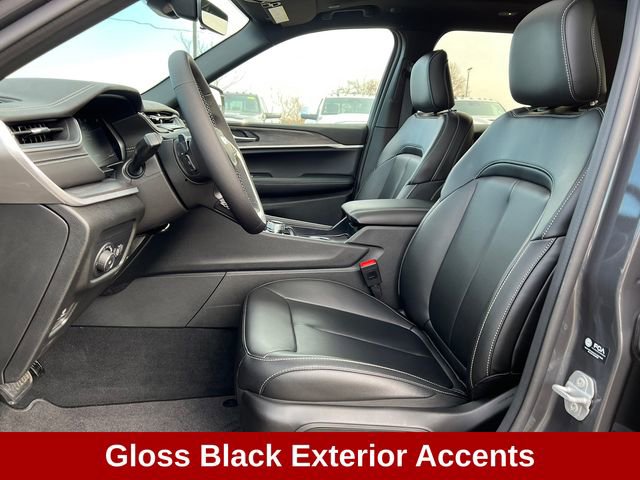 Used 2025 Jeep Grand Cherokee Limited w/ Black Appearance Package image 4