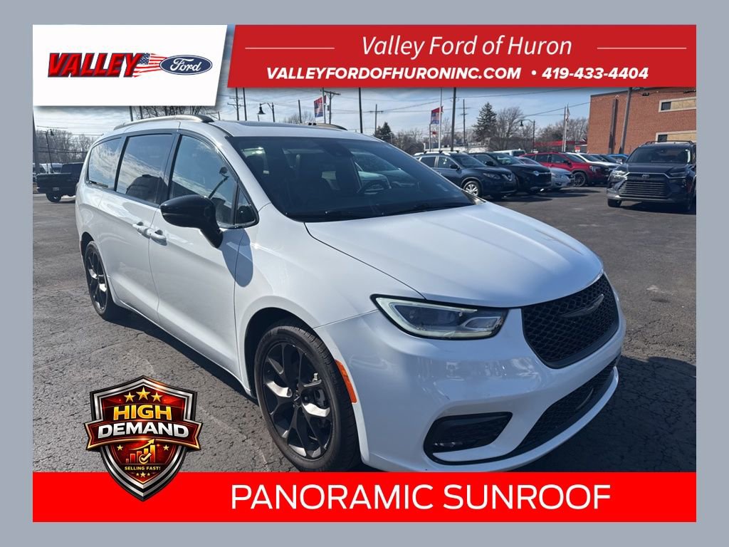 Used 2025 Chrysler Pacifica Limited