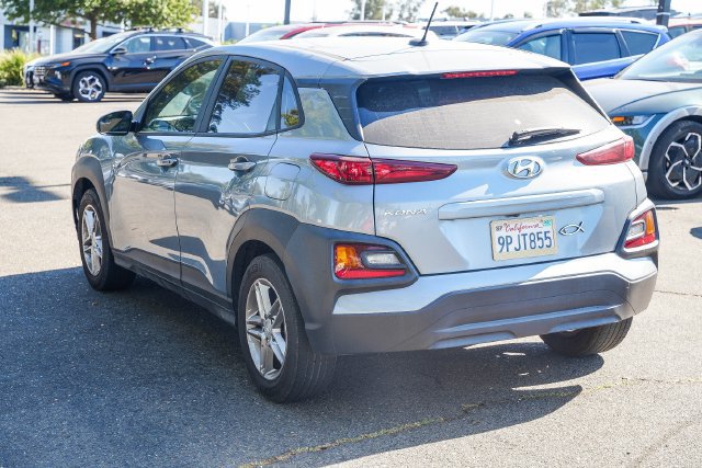 Used 2021 Hyundai Kona SE FWD image 2