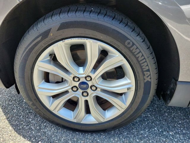 Used 2022 Ford Edge Titanium AWD/4WD image 17