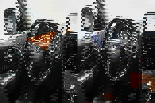 Used 2021 Nissan Armada SL w/ Captain's Chairs Package image 15