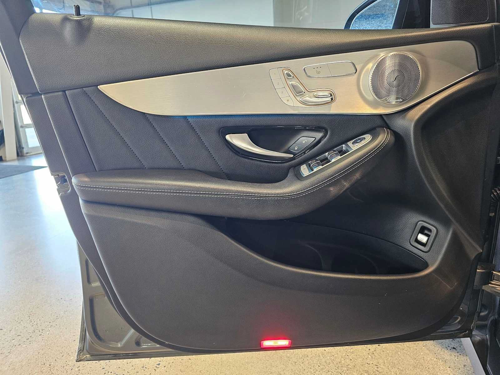 Used 2019 Mercedes-Benz GLC 300 4MATIC image 22